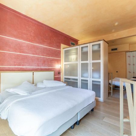 Hotiday Discovery - Residence เวโรนา ภายนอก รูปภาพ