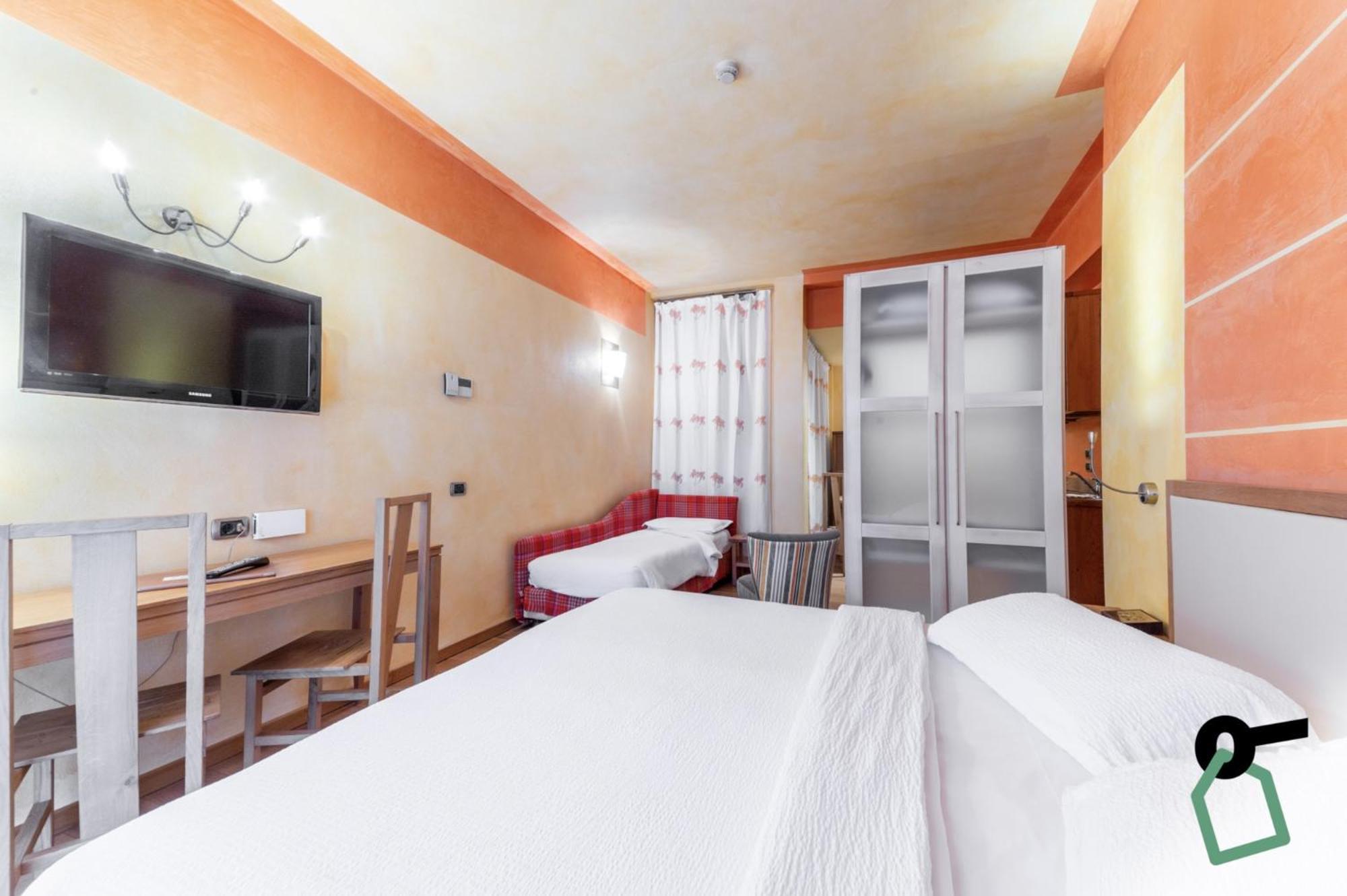 Hotiday Discovery - Residence เวโรนา ภายนอก รูปภาพ