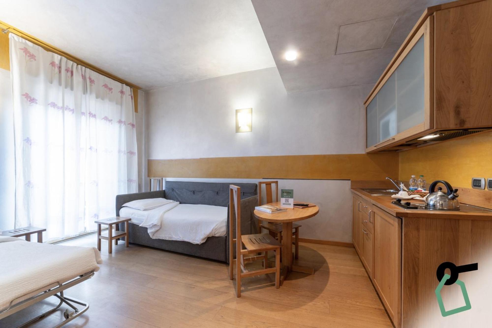 Hotiday Discovery - Residence เวโรนา ภายนอก รูปภาพ