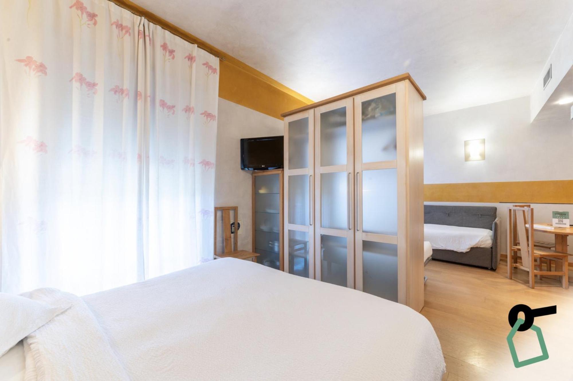 Hotiday Discovery - Residence เวโรนา ภายนอก รูปภาพ