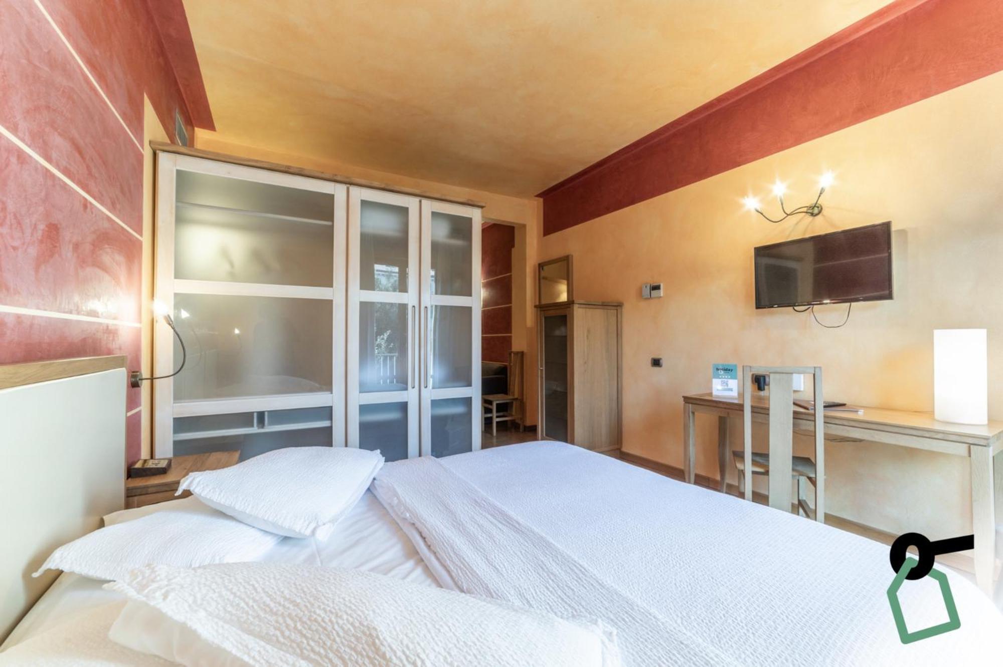 Hotiday Discovery - Residence เวโรนา ภายนอก รูปภาพ