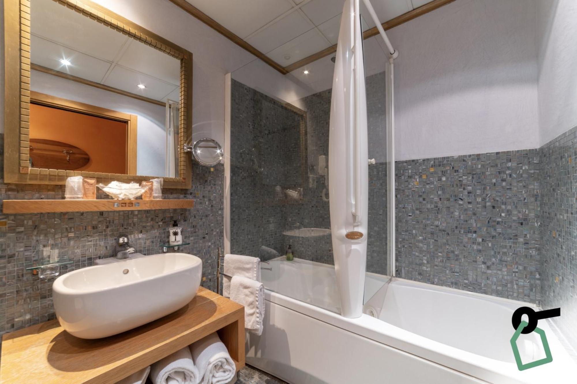 Hotiday Discovery - Residence เวโรนา ภายนอก รูปภาพ
